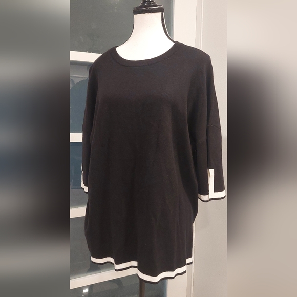 LILLUSORY Tops - Elegant Black Women's Sweatshirt with White Trim